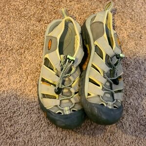 Size 7 Keen water shoes